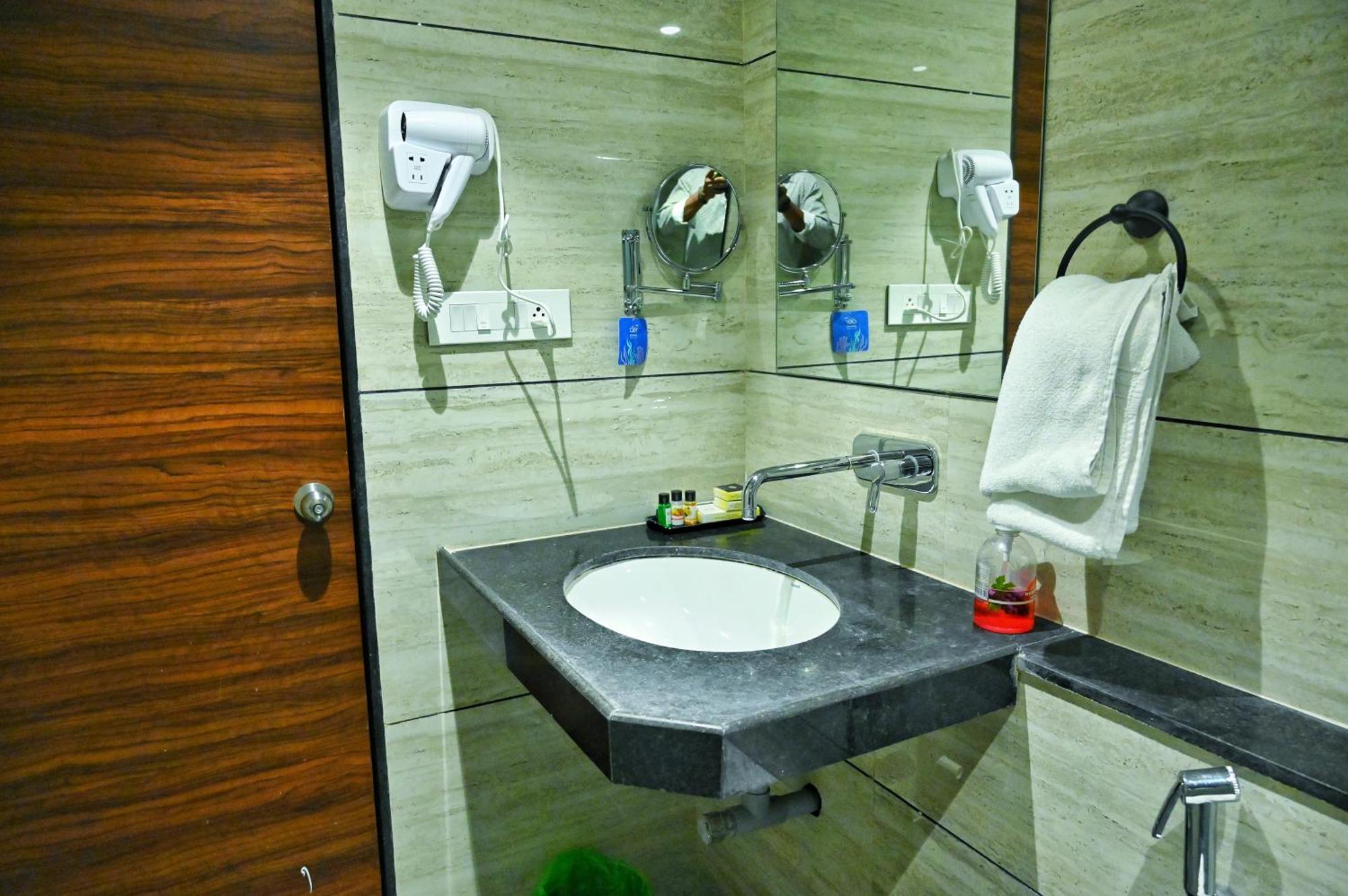 The One Hotel Nashik Exterior foto